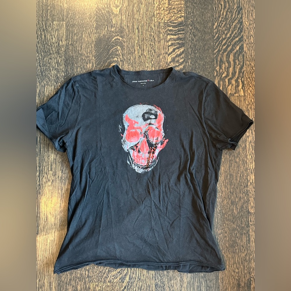 John Varvatos size large, super soft men’s tshirt